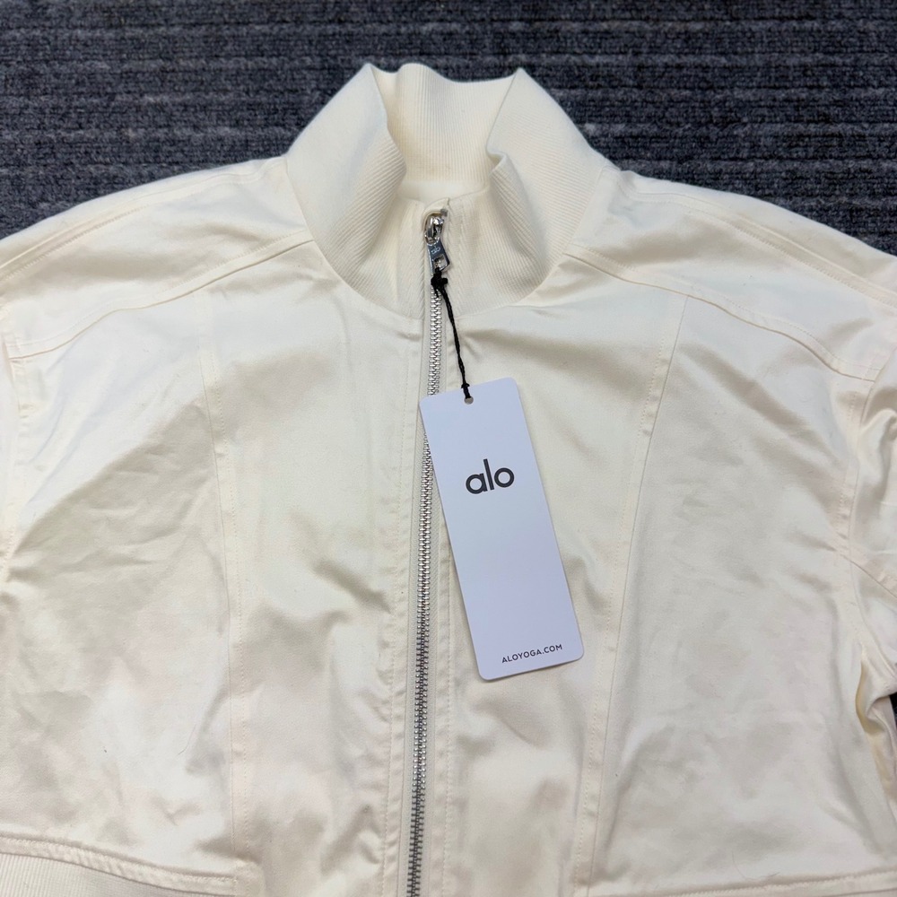 Alo Yoga Night Out Women's Cargo Jacket Ivory NWT's Cotton Twill Boxy Cropped. - Picture 3 of 14